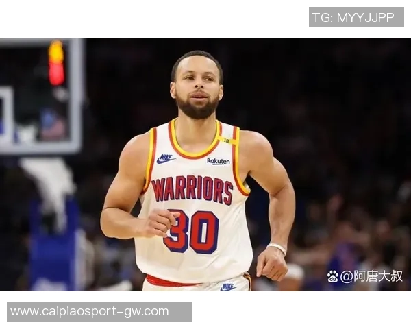 快船与勇士上半场激战小卡表现出色库里紧追不舍比分胶着仅差4分 快船与勇士上半场激战小卡表现出色库里紧追不舍比分胶着仅差4分